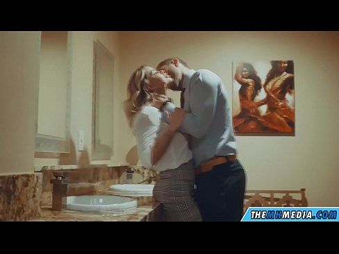 ❤️ Ke hoʻowalewale ʻia ʻoe e kahi blonde busty i kahi lumi hoʻomaha ākea ❤❌ Fuck video iā mākou haw.hentai-ita.ru
